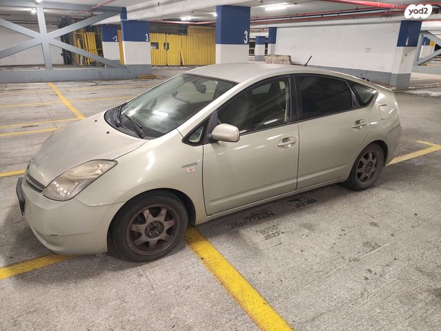 טויוטה פריוס