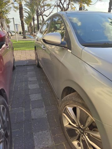 יונדאי איוניק