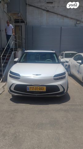 מודעת רכב ג'נסיס GV60