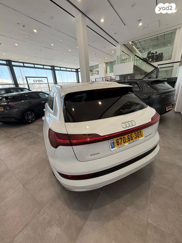 מודעת רכב אאודי E-tron