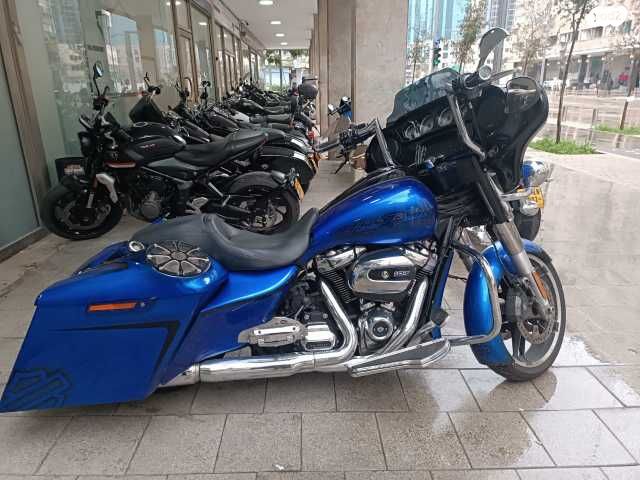 מודעת רכב הרלי דיווידסון סטריט גלייד