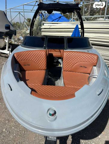 יאכטות - סירות מנוע