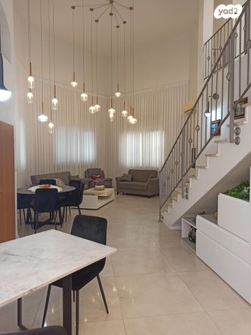 המייסדים 6