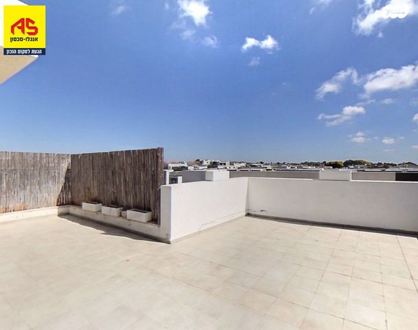 גג/ פנטהאוז, הארבל, פרדסיה, פרדסיה