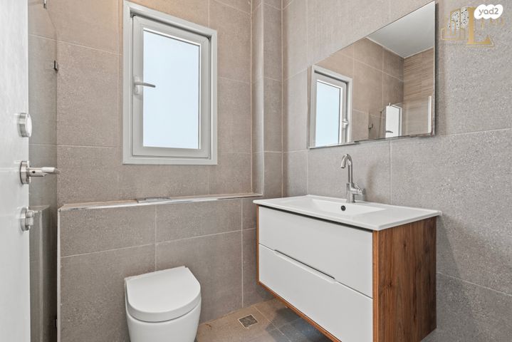 דירה, רחובות הצעירה, רחובות