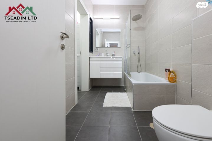 דירה, רמב"ם, ראשון לציון