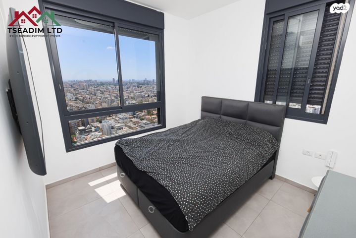 דירה, רמב"ם, ראשון לציון