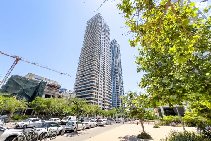 דירה, ניסים אלוני, צמרות איילון, פארק צמרת, תל אביב יפו