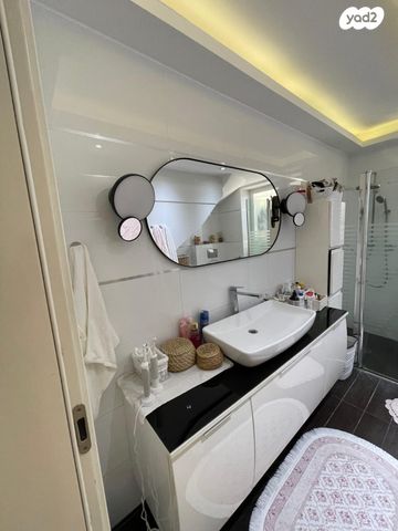 גג/ פנטהאוז, הבישוף חג'אר 3, עבאס, חיפה