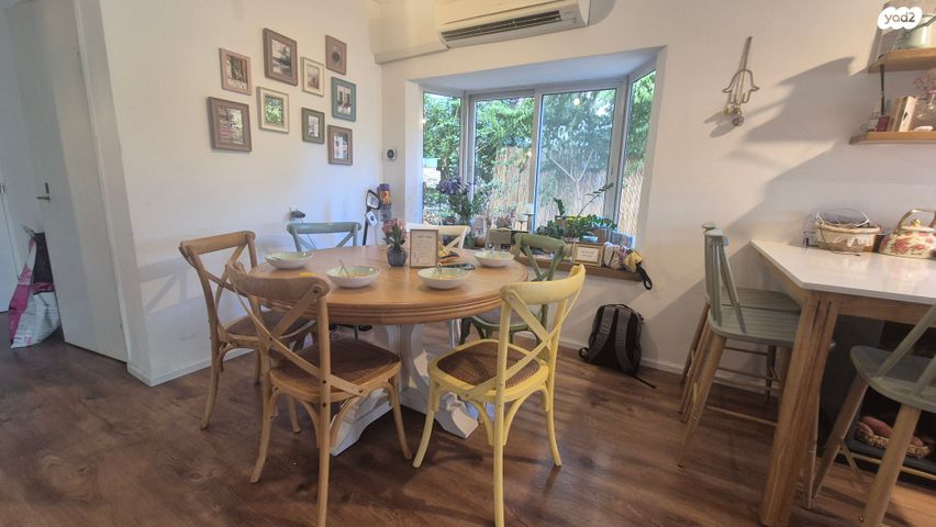 דו משפחתי, אורנית, אורנית