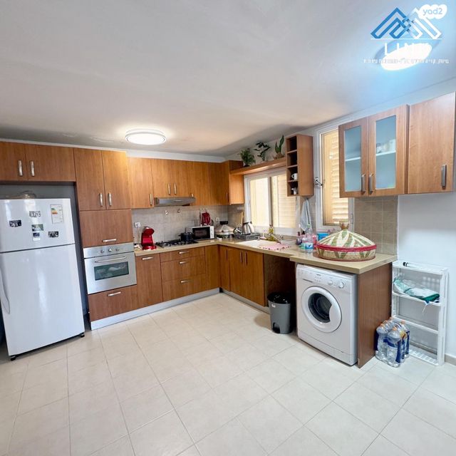 דירה, שרת, שז"ר / דקר, טירת כרמל