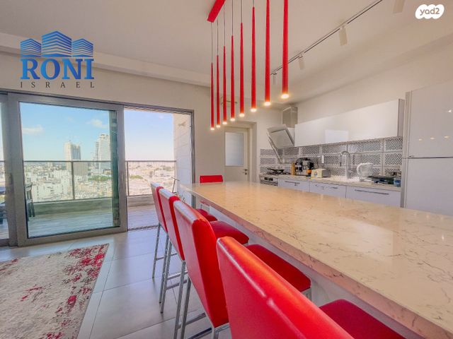 דירה, יצחק שדה, בת ים