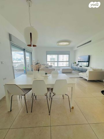 גג/ פנטהאוז, הזמיר, נהריה הירוקה, נהריה