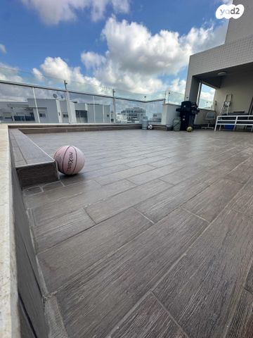 גג/ פנטהאוז, הזמיר, נהריה הירוקה, נהריה