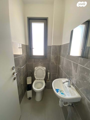 דירה, שיר השירים, גן יבנה מערב, גן יבנה