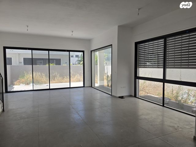 דו משפחתי, כפר יונה