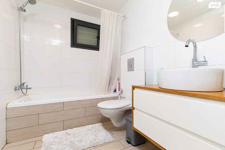 דירה, עמנואל זיסמן, חומת שמואל, הר חומה, ירושלים