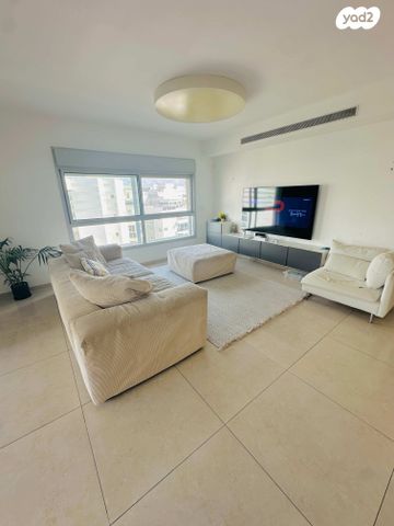 גג/ פנטהאוז, הזמיר, נהריה הירוקה, נהריה