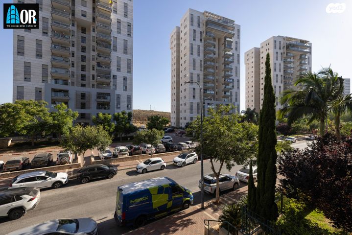 דירה, שדרות מקס ואמפרו שיין, רחובות החדשה, רחובות