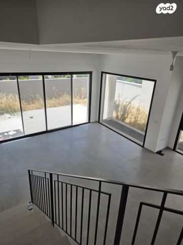 דו משפחתי, כפר יונה