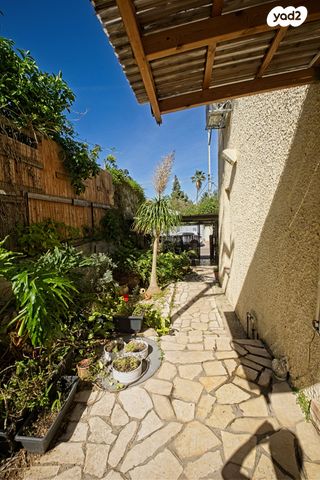 דו משפחתי, אורנית, אורנית