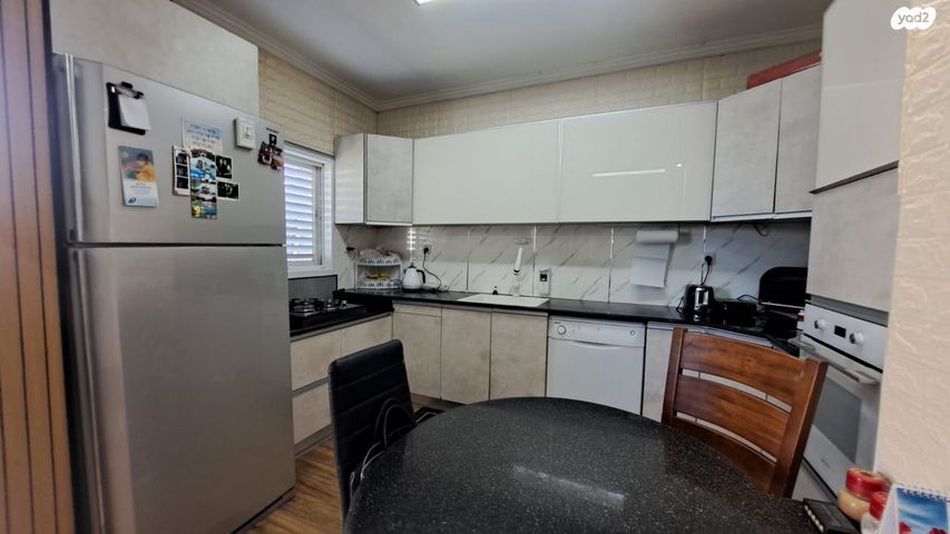 דו משפחתי, שיכוני המזרח, ראשון לציון