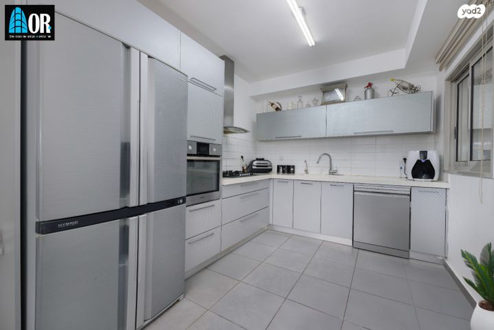 דירה, שדרות מקס ואמפרו שיין, רחובות החדשה, רחובות