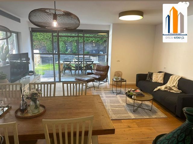 דירת גן, זלמן שניאור, הרצליה