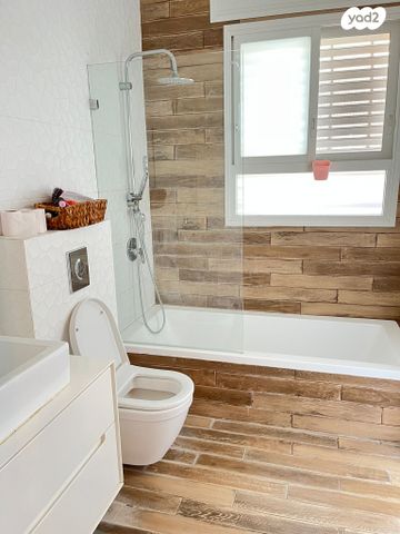 דו משפחתי, אבן יהודה