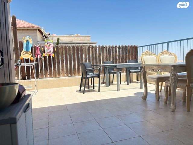 גג/ פנטהאוז, נופי סלע, מעלה אדומים