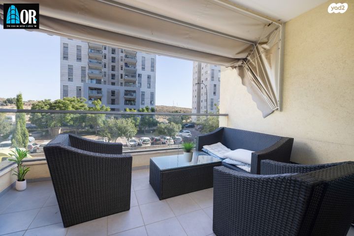 דירה, שדרות מקס ואמפרו שיין, רחובות החדשה, רחובות