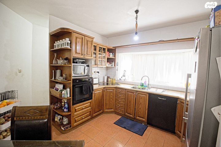 דו משפחתי, אורנית, אורנית