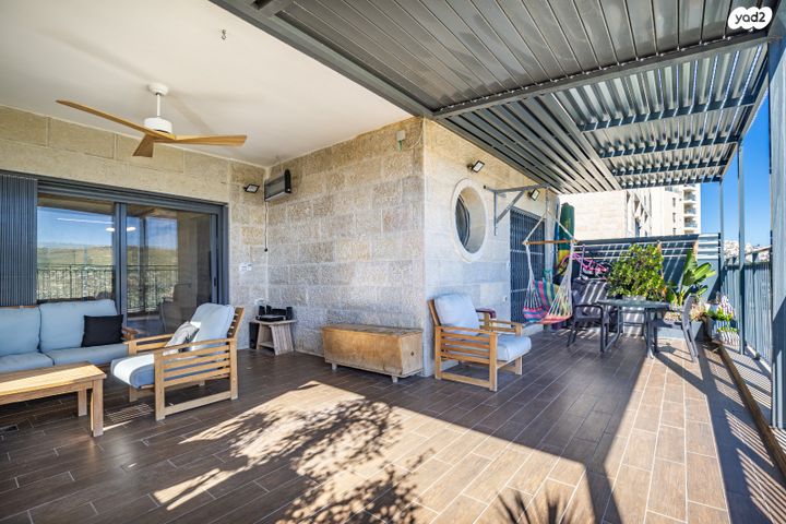 דירה, עמנואל זיסמן, חומת שמואל, הר חומה, ירושלים