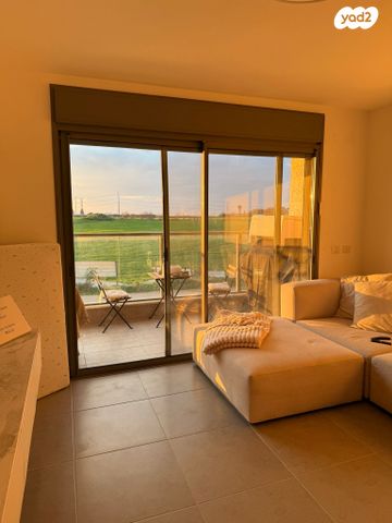 דירה, שיר השירים, גן יבנה מערב, גן יבנה