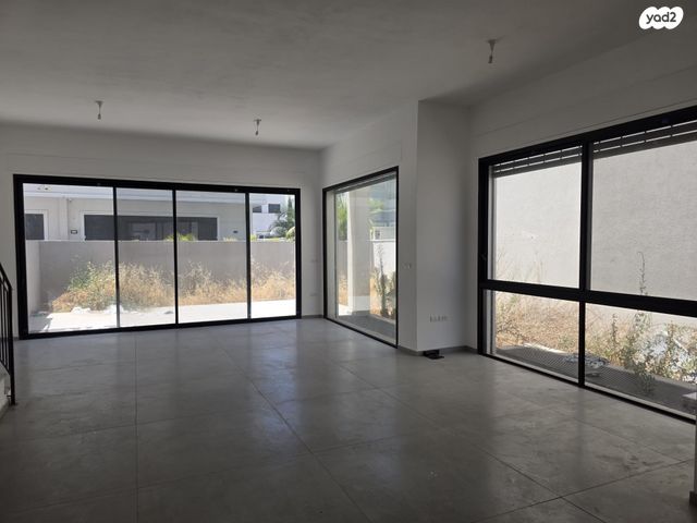 דו משפחתי, כפר יונה