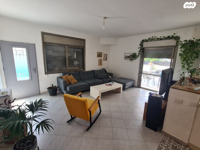 בית פרטי/ קוטג', פרחי הדר, פרדס חנה כרכור