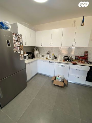 דירה, שיר השירים, גן יבנה מערב, גן יבנה