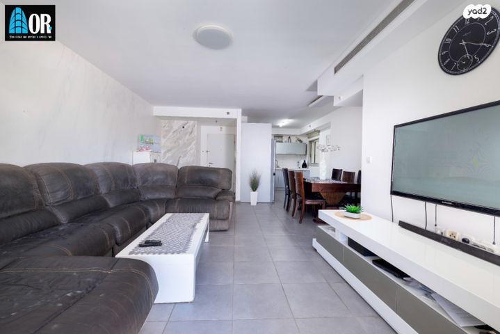 דירה, שדרות מקס ואמפרו שיין, רחובות החדשה, רחובות