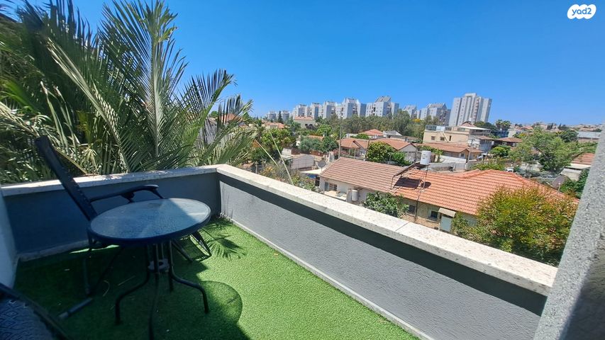 דו משפחתי, שיכוני המזרח, ראשון לציון