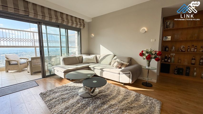 דירה, מלחמת ששת הימים, נווה אליאס, טירת כרמל