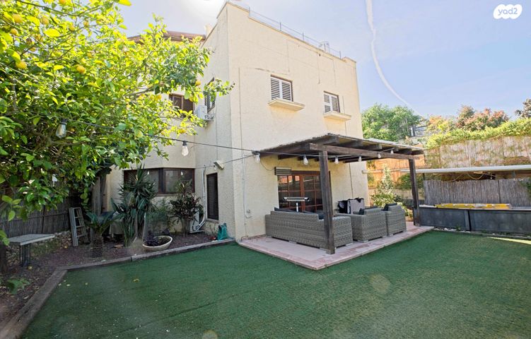 דו משפחתי, אורנית, אורנית