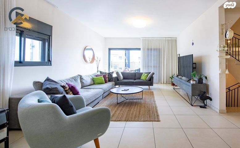 טריפלקס, רסקו ג', הוד השרון