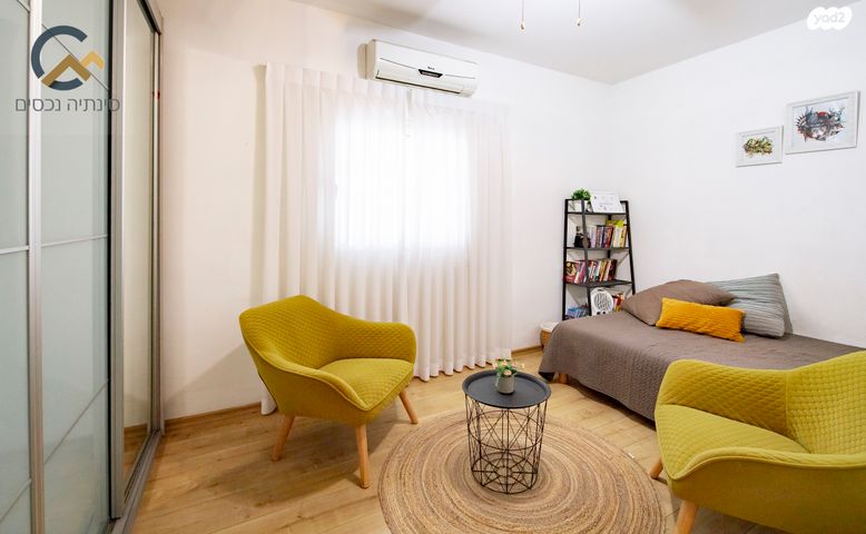 טריפלקס, רסקו ג', הוד השרון