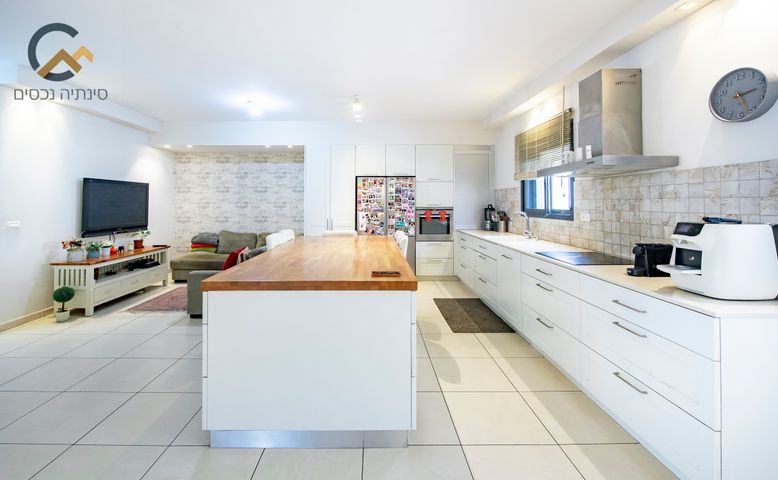 טריפלקס, רסקו ג', הוד השרון