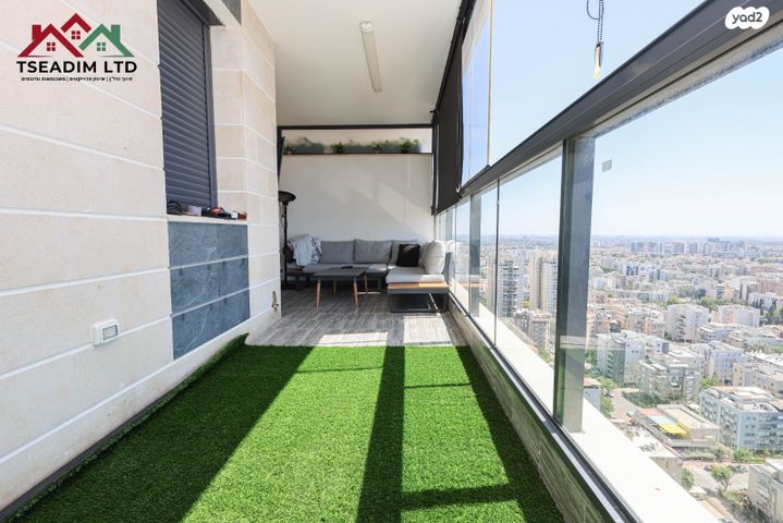 דירה, רמב"ם, ראשון לציון