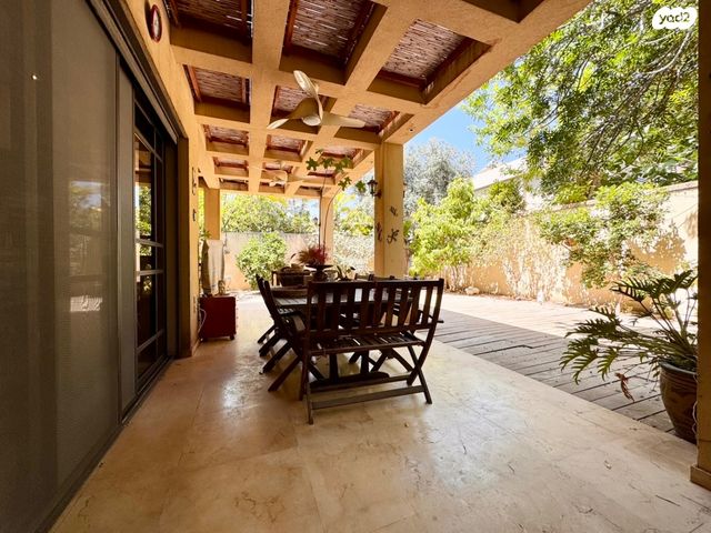 דו משפחתי, 212 מזרח, אבן יהודה