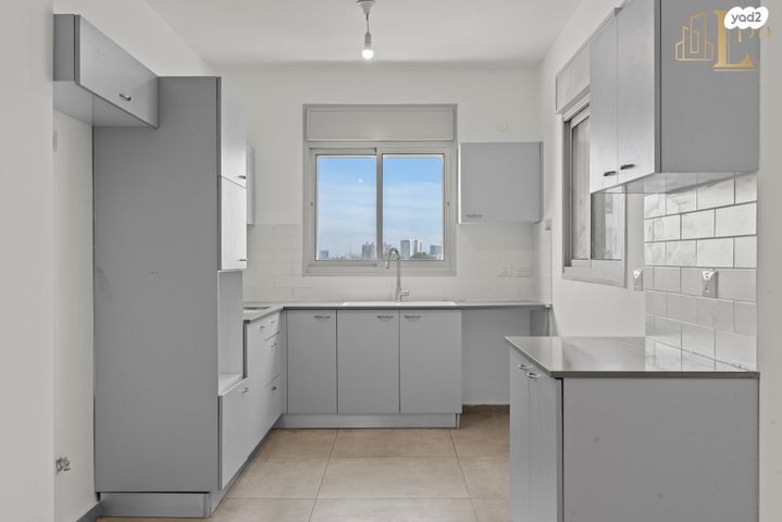 דירה, רחובות הצעירה, רחובות