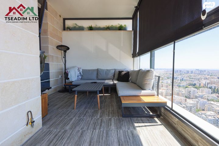 דירה, רמב"ם, ראשון לציון