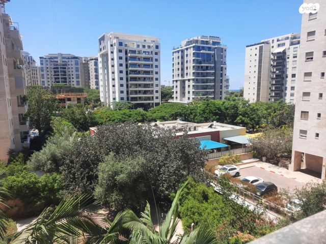 דירה, עמיחי פאגלין, אזורי חן, גימל החדשה, תל אביב יפו