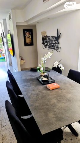 דירה, הרב יצחק נסים, חולון